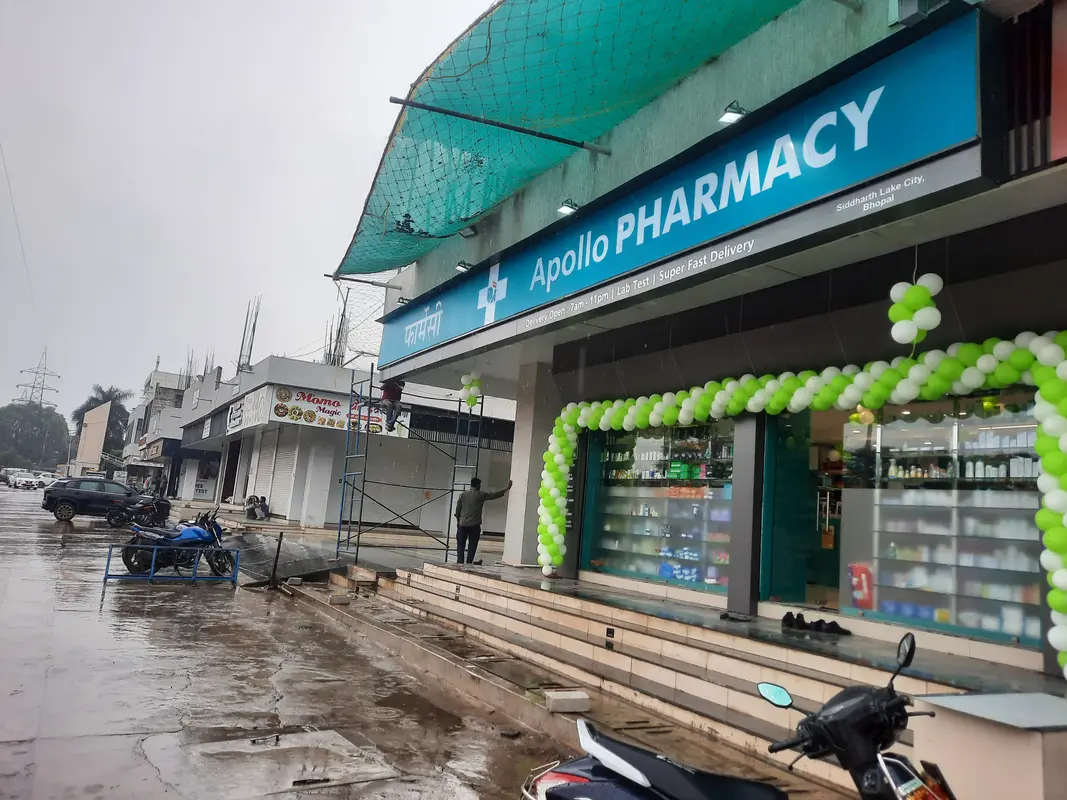Apollo Pharmacy Siddharth Lake City Pharmacist Care